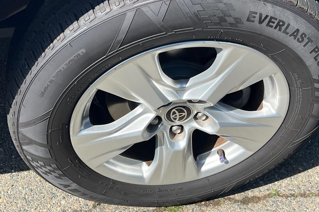 Thumbnail: 2021 Toyota RAV4 - 16
