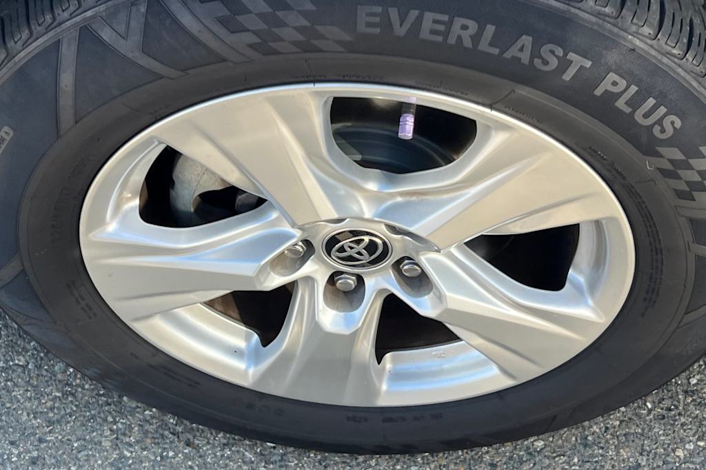 Thumbnail: 2021 Toyota RAV4 - 6