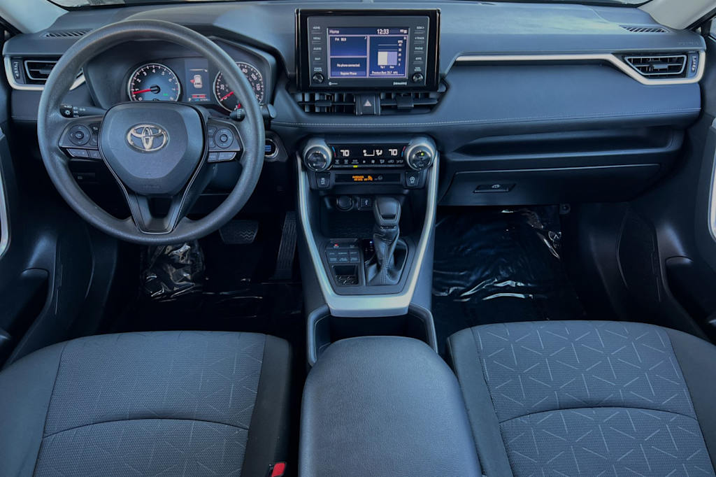 2022 Toyota RAV4 XLE 2