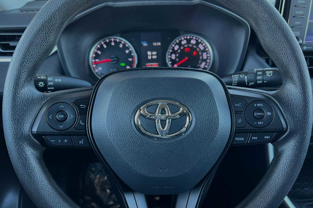 2022 Toyota RAV4 XLE 27