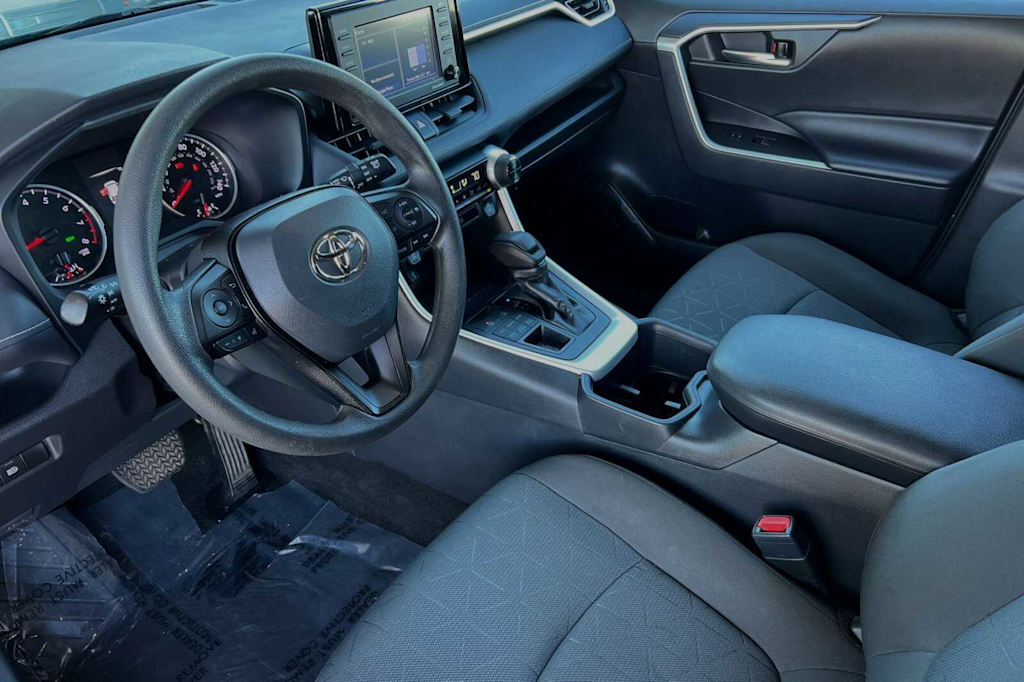 2022 Toyota RAV4 XLE 8