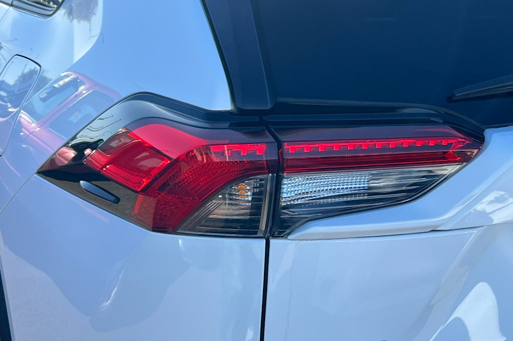 Thumbnail: 2022 Toyota RAV4 - 16
