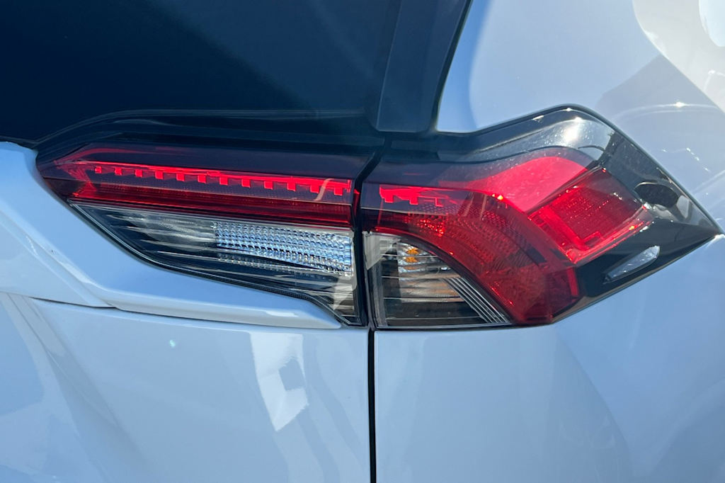 Thumbnail: 2022 Toyota RAV4 - 18