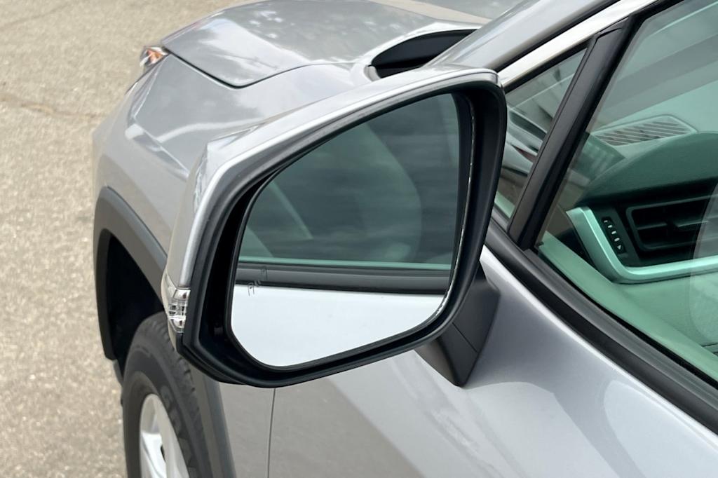 Thumbnail: 2021 Toyota RAV4 - 14