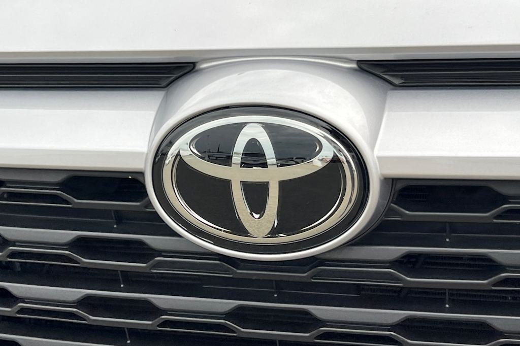 Thumbnail: 2021 Toyota RAV4 - 7