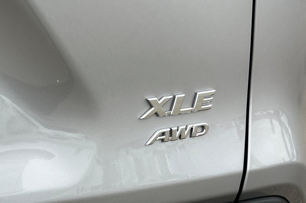 Thumbnail: 2021 Toyota RAV4 - 25