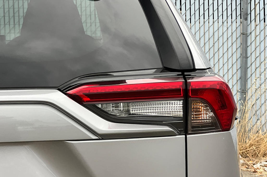 Thumbnail: 2021 Toyota RAV4 - 22