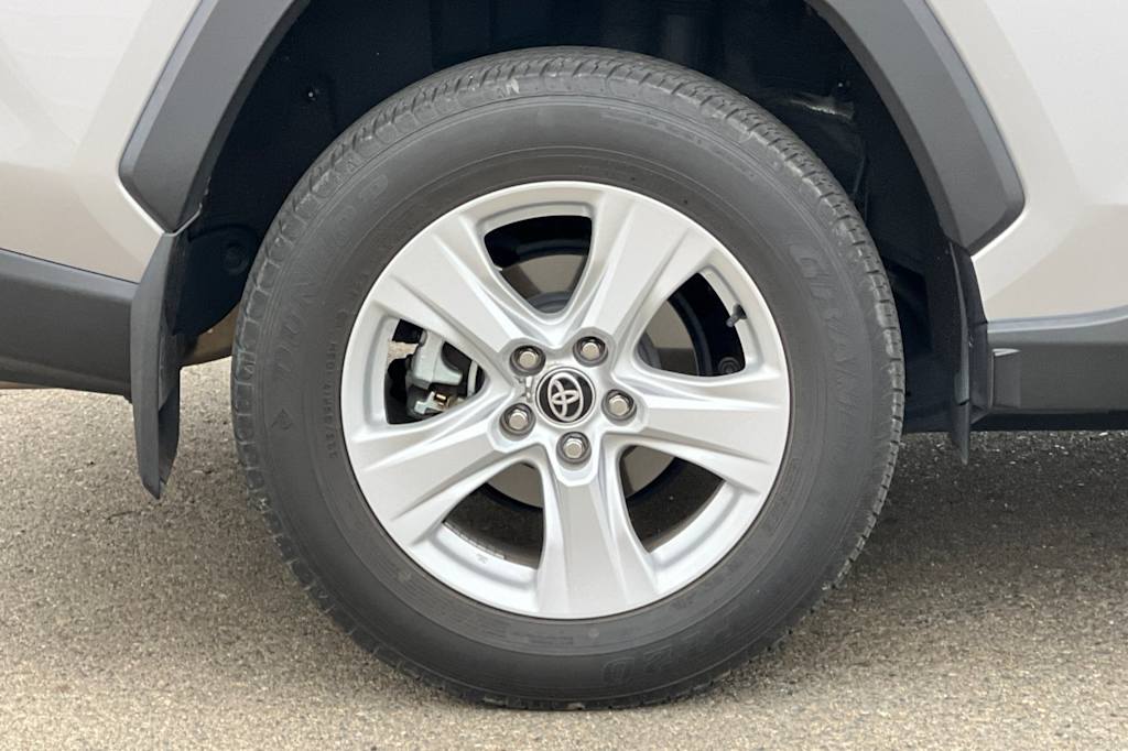Thumbnail: 2021 Toyota RAV4 - 21