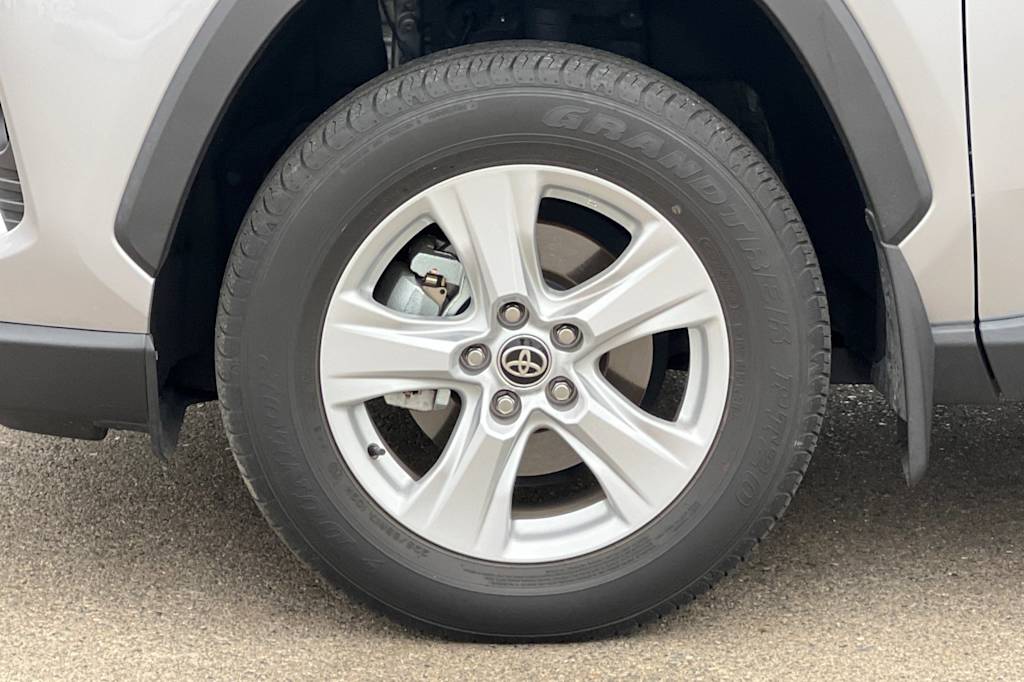 Thumbnail: 2021 Toyota RAV4 - 8