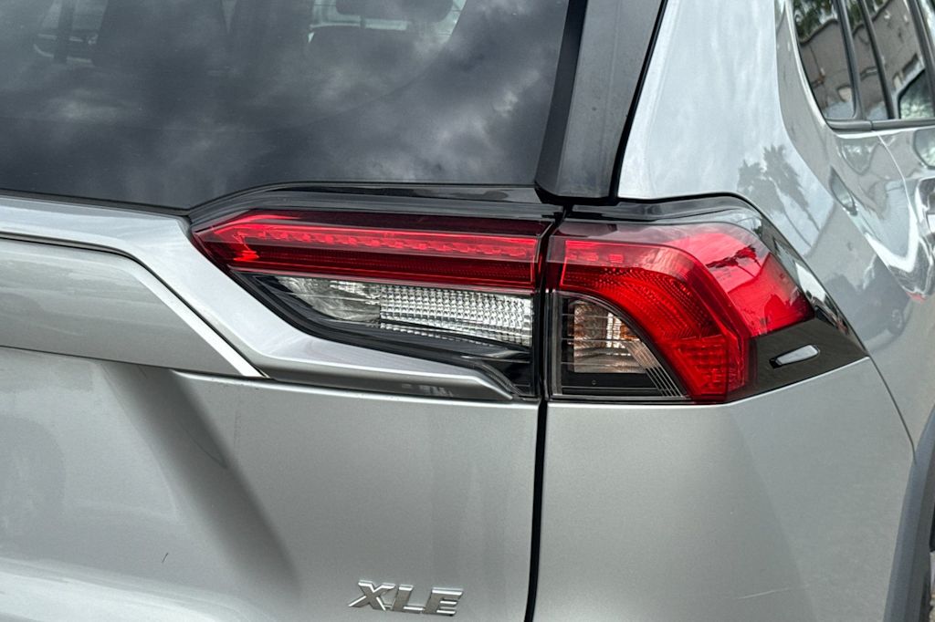 Thumbnail: 2021 Toyota RAV4 - 16