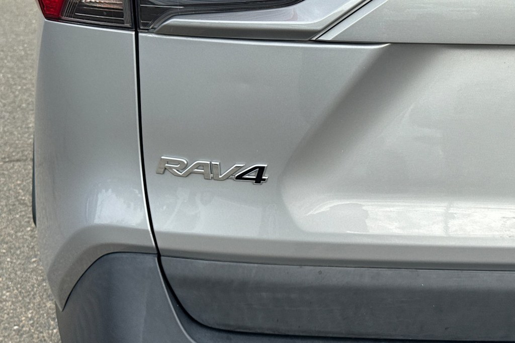 Thumbnail: 2021 Toyota RAV4 - 6