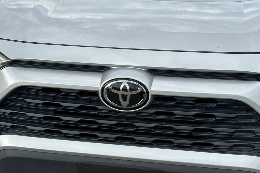 Thumbnail: 2021 Toyota RAV4 - 15