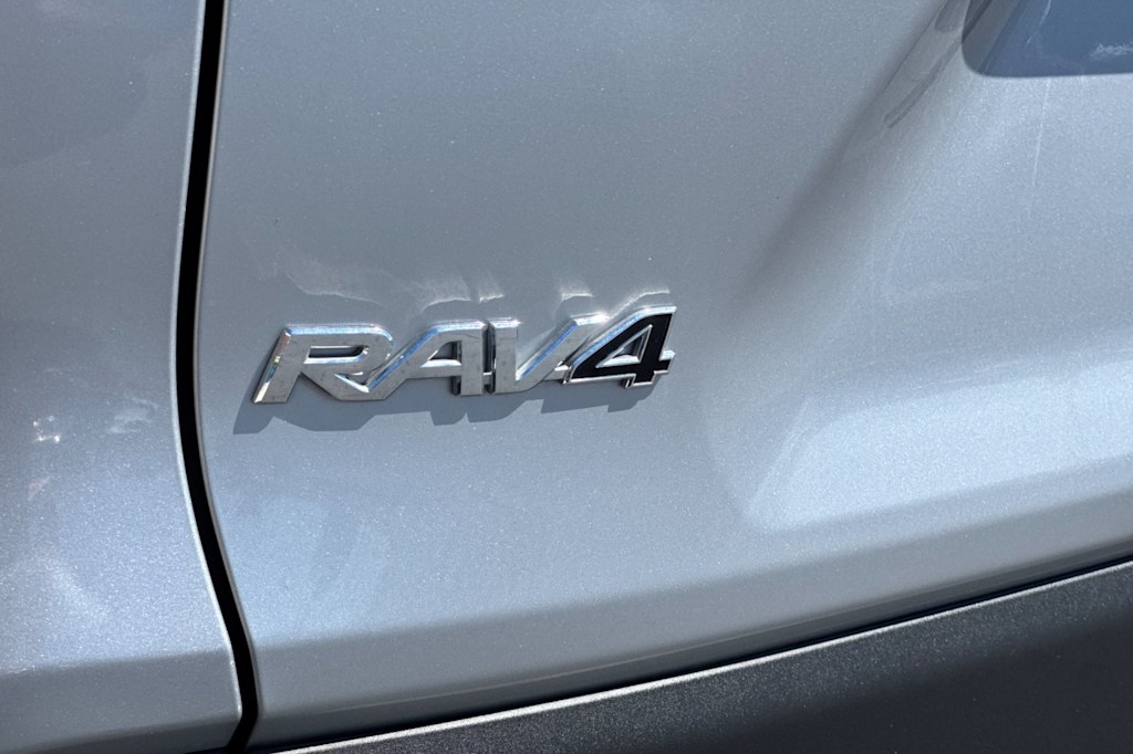 Thumbnail: 2021 Toyota RAV4 - 7