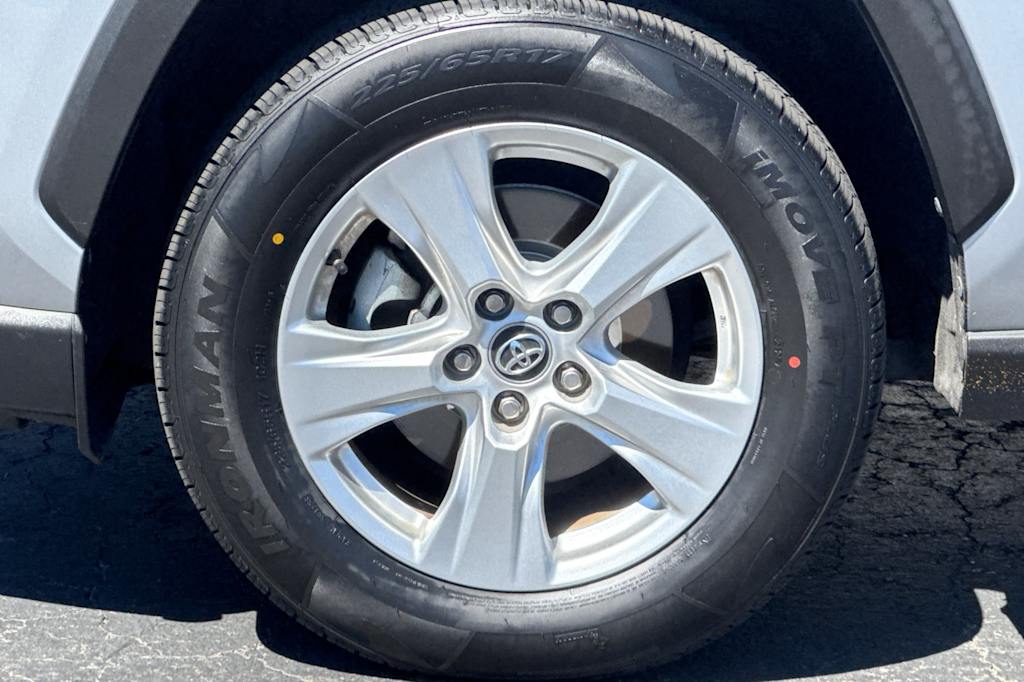 Thumbnail: 2021 Toyota RAV4 - 8