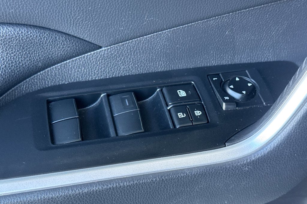 Thumbnail: 2021 Toyota RAV4 - 23