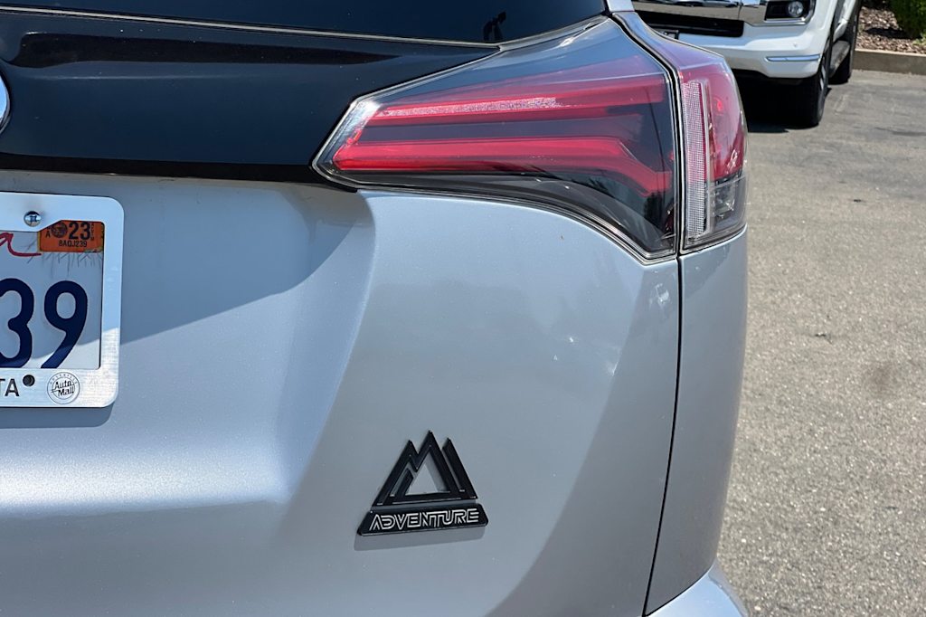 Thumbnail: 2018 Toyota RAV4 - 29