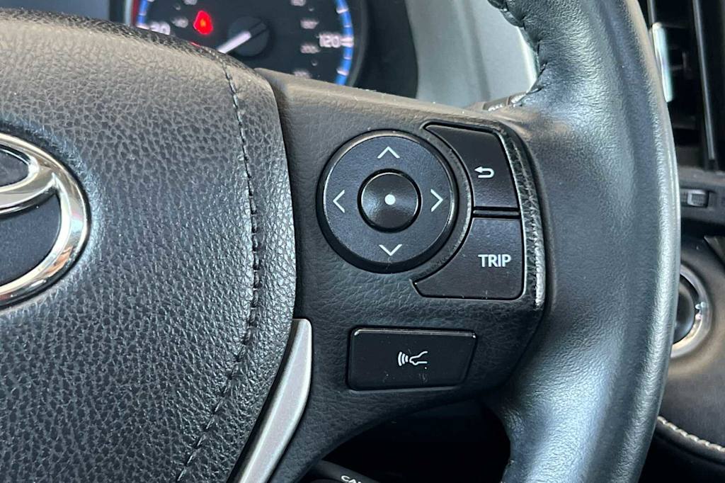 Thumbnail: 2018 Toyota RAV4 - 28