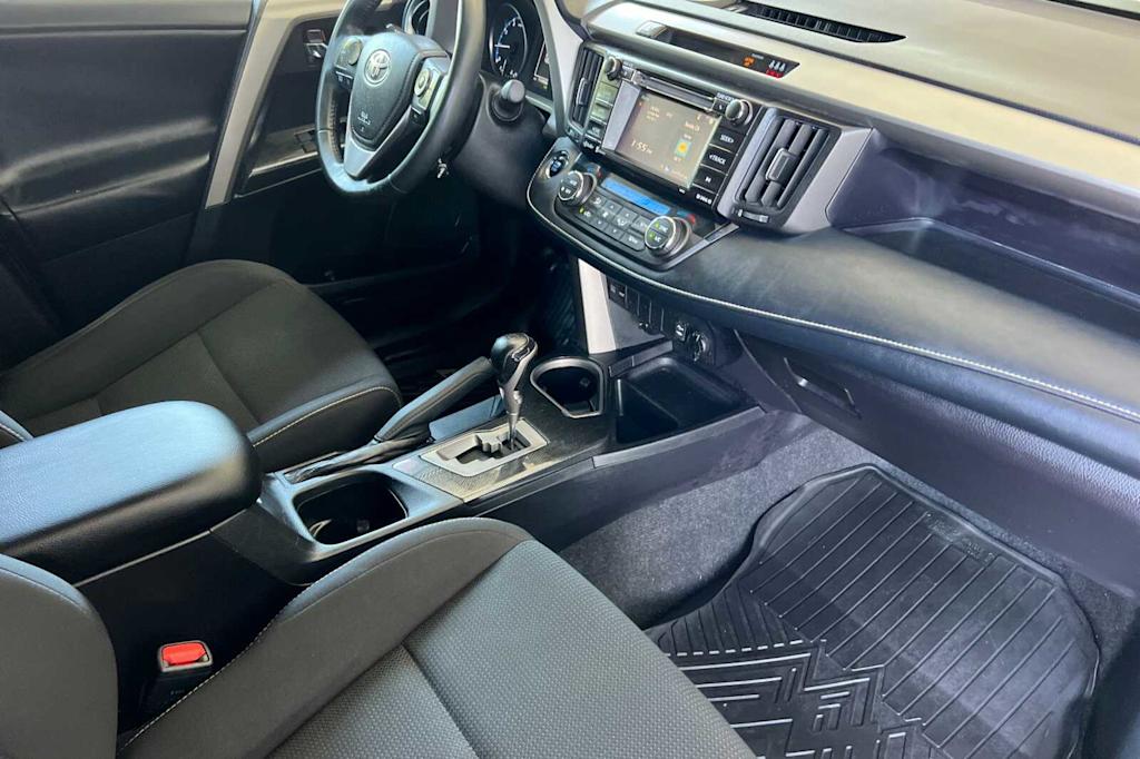 Thumbnail: 2018 Toyota RAV4 - 11