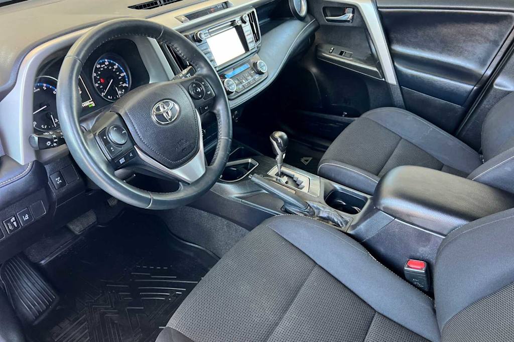 Thumbnail: 2018 Toyota RAV4 - 8