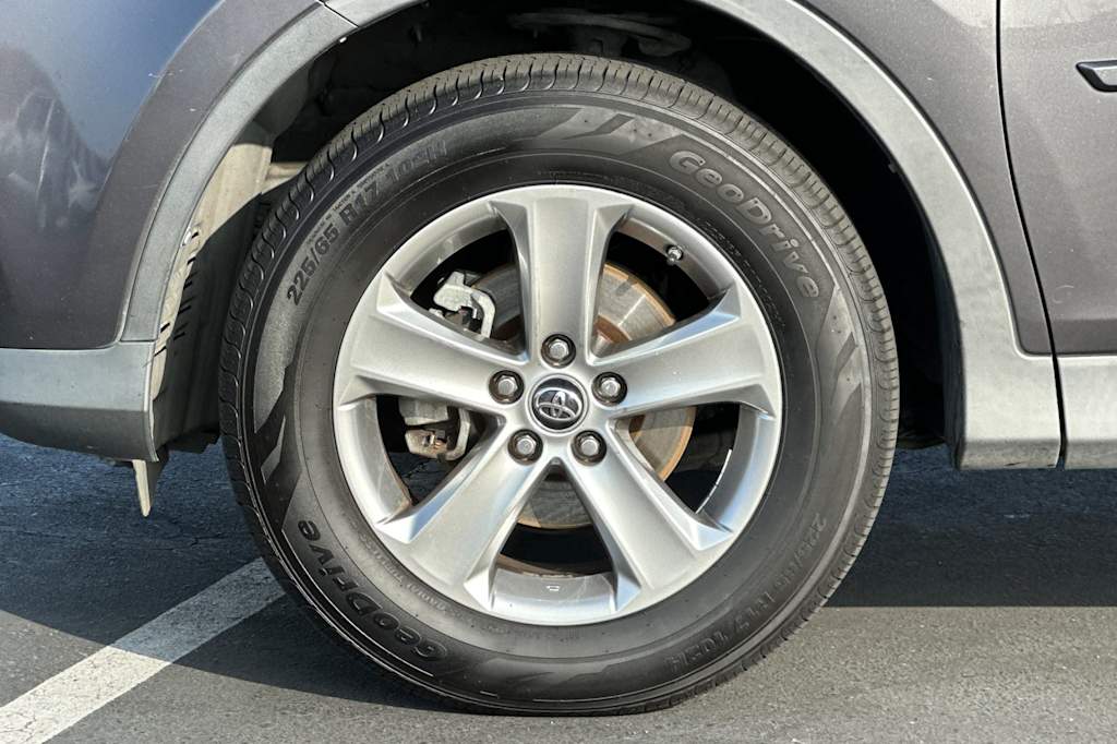 Thumbnail: 2015 Toyota RAV4 - 8