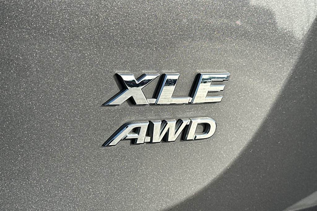 Thumbnail: 2015 Toyota RAV4 - 32