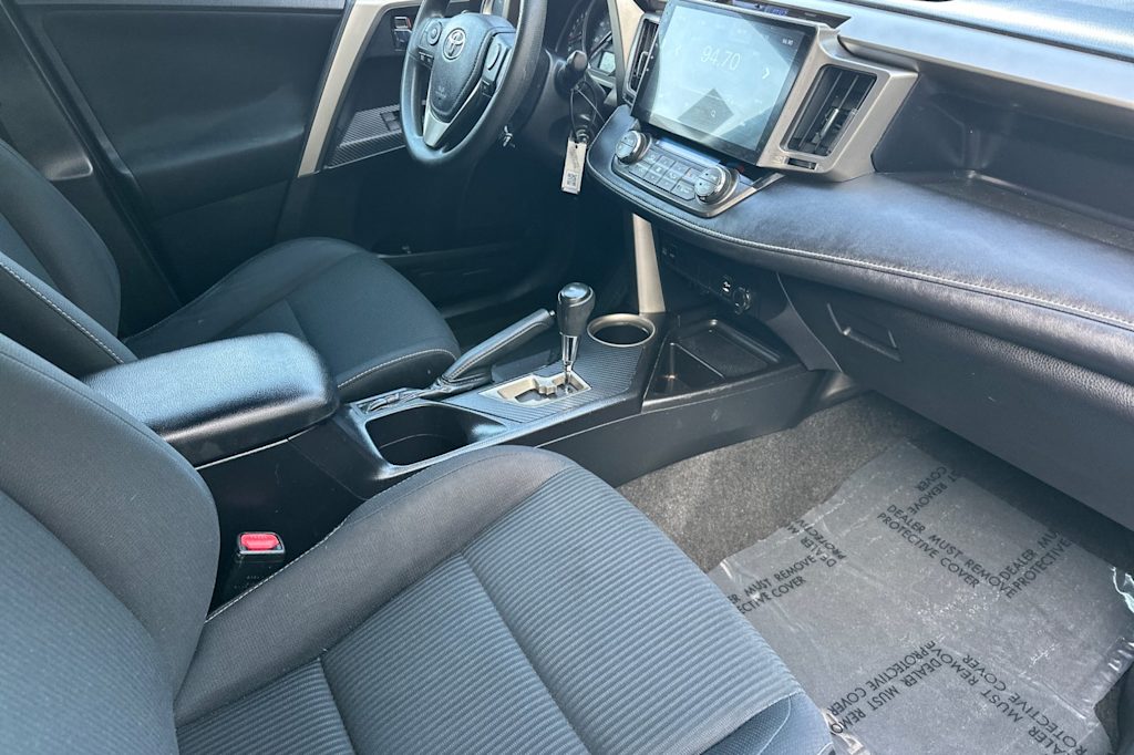 Thumbnail: 2015 Toyota RAV4 - 13