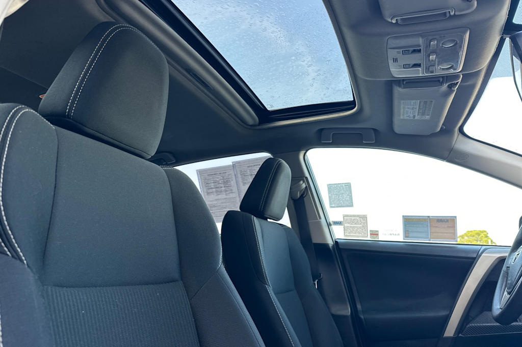 Thumbnail: 2015 Toyota RAV4 - 23