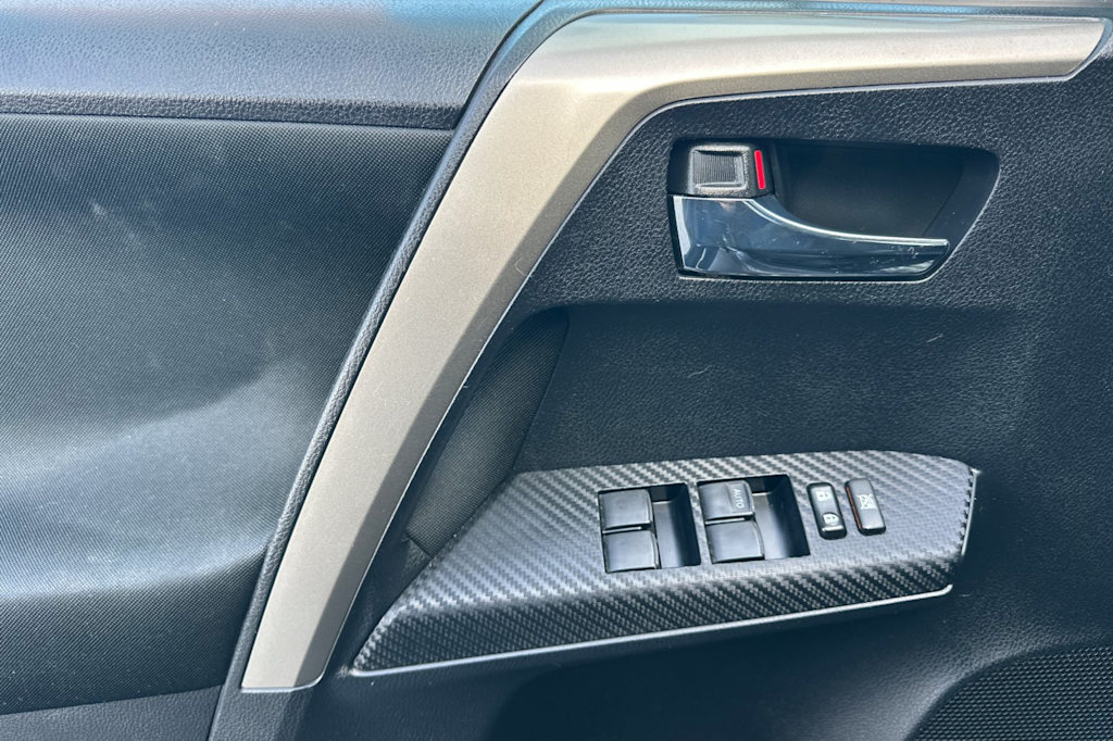 Thumbnail: 2015 Toyota RAV4 - 22