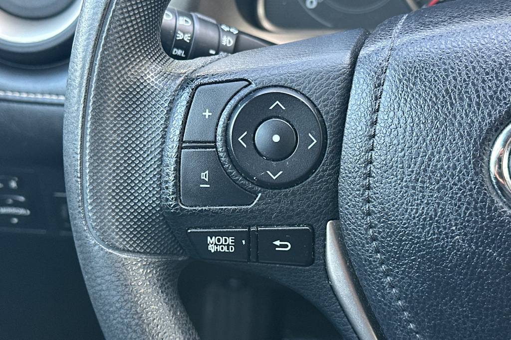 Thumbnail: 2015 Toyota RAV4 - 28