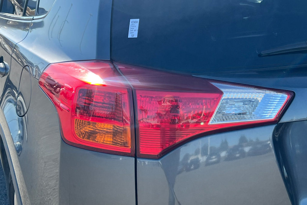 Thumbnail: 2015 Toyota RAV4 - 21