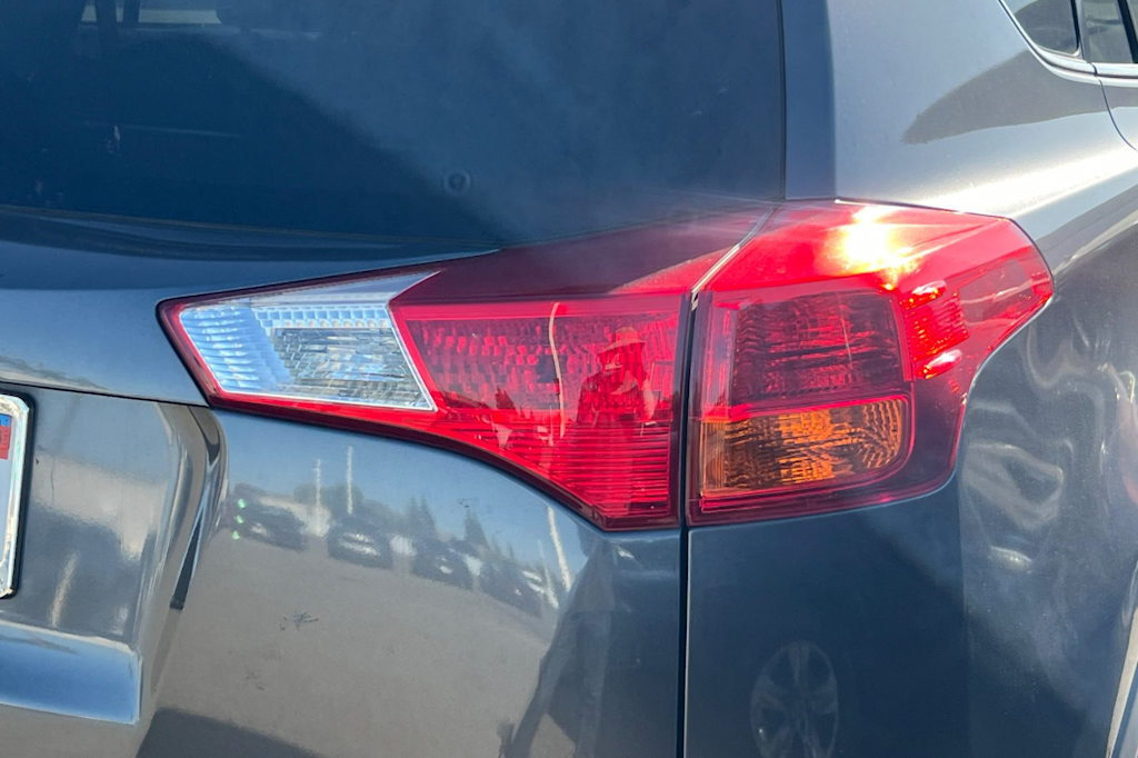 Thumbnail: 2015 Toyota RAV4 - 19
