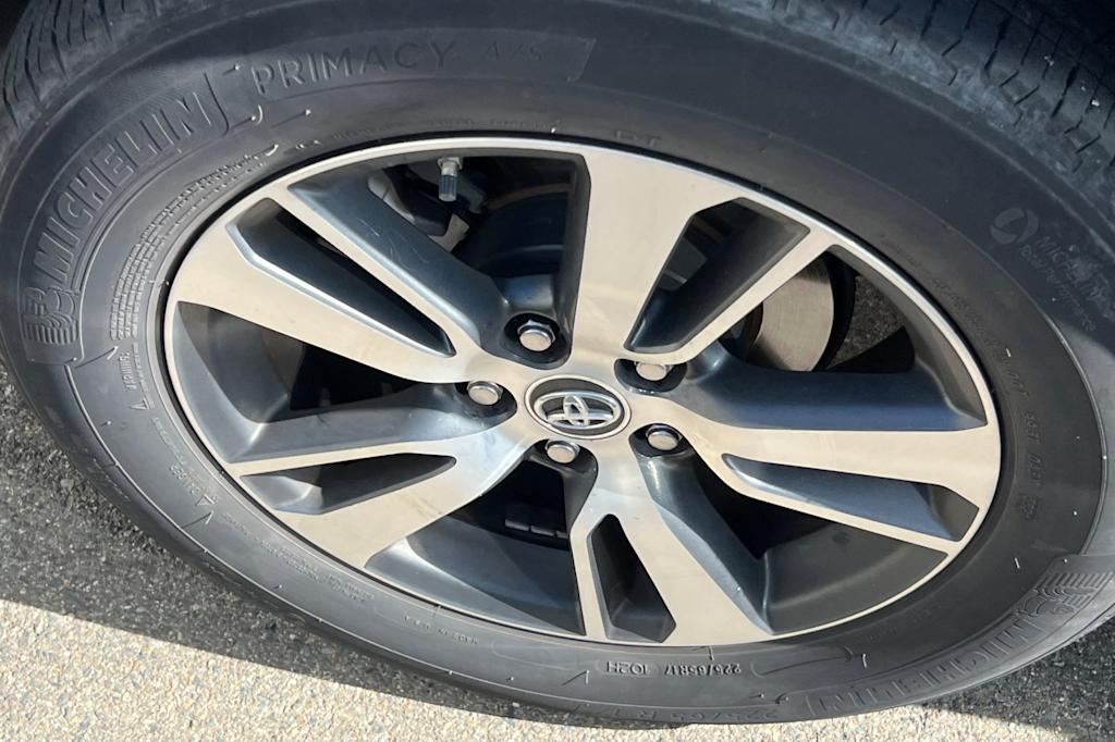 Thumbnail: 2018 Toyota RAV4 - 18