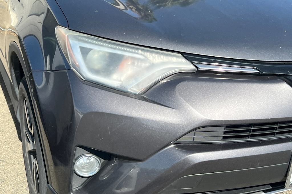 Thumbnail: 2018 Toyota RAV4 - 15