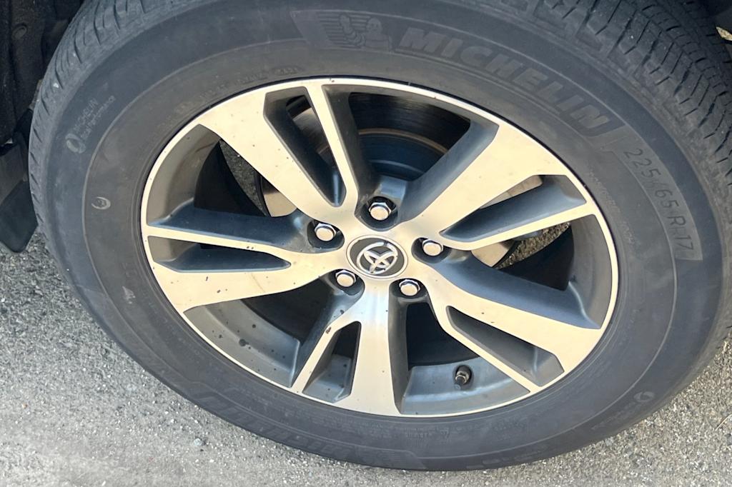 Thumbnail: 2018 Toyota RAV4 - 23