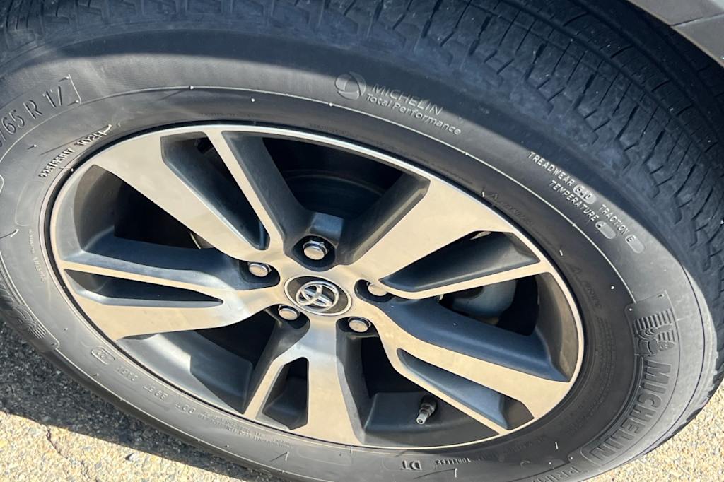 Thumbnail: 2018 Toyota RAV4 - 16