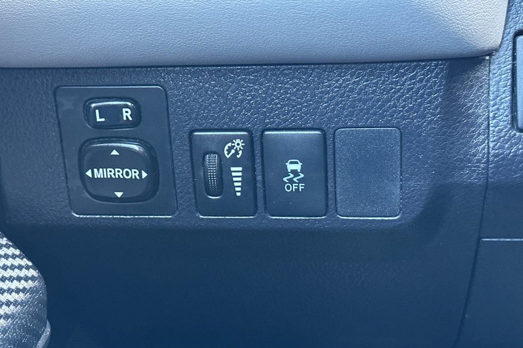 Thumbnail: 2015 Toyota RAV4 - 30