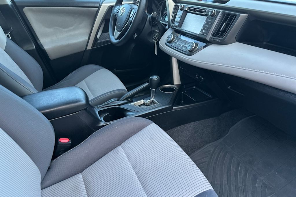 Thumbnail: 2015 Toyota RAV4 - 11