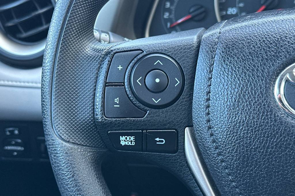 Thumbnail: 2015 Toyota RAV4 - 27