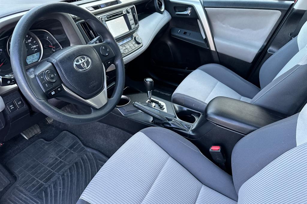 Thumbnail: 2015 Toyota RAV4 - 8