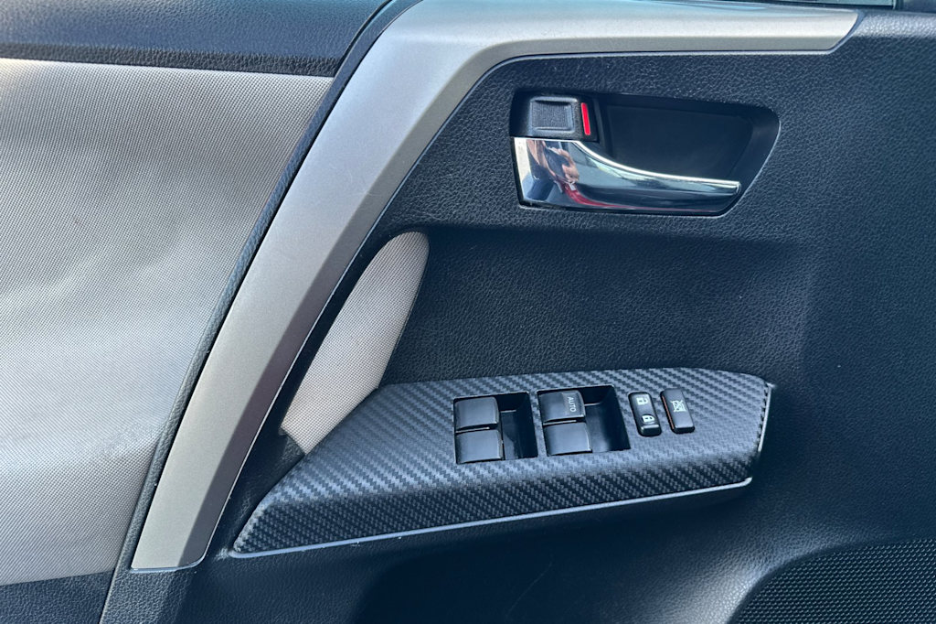 Thumbnail: 2015 Toyota RAV4 - 20