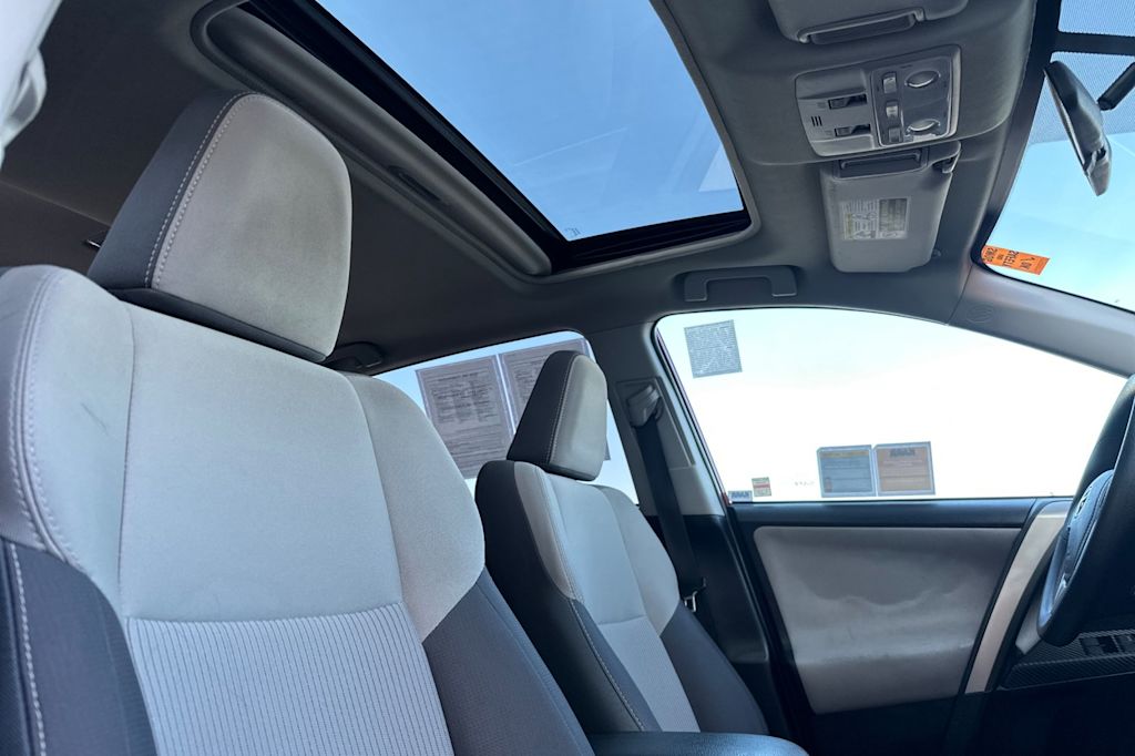 Thumbnail: 2015 Toyota RAV4 - 22