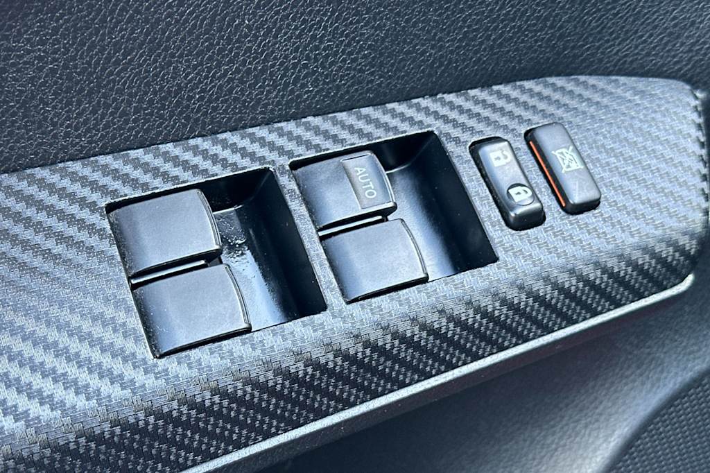 Thumbnail: 2015 Toyota RAV4 - 21