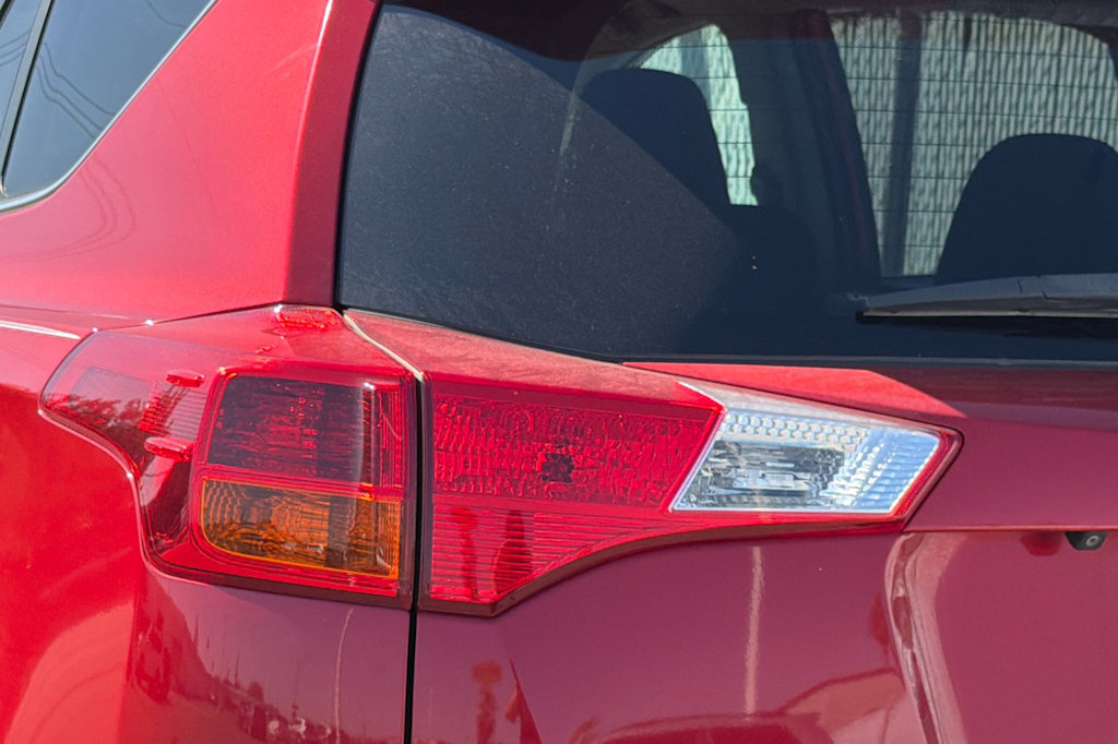 Thumbnail: 2015 Toyota RAV4 - 25