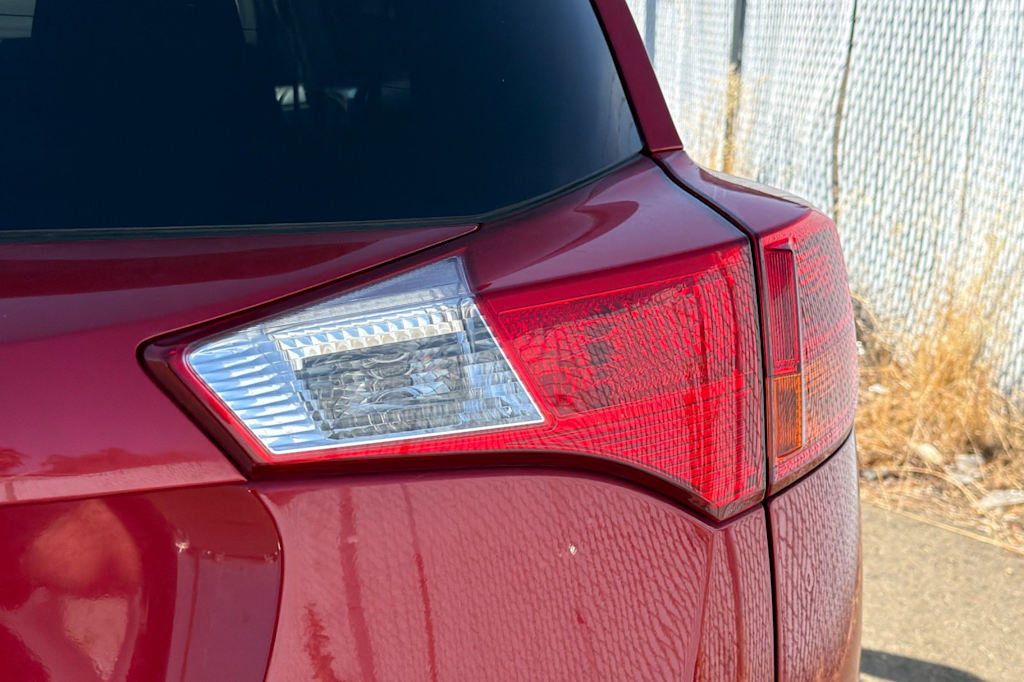Thumbnail: 2015 Toyota RAV4 - 23