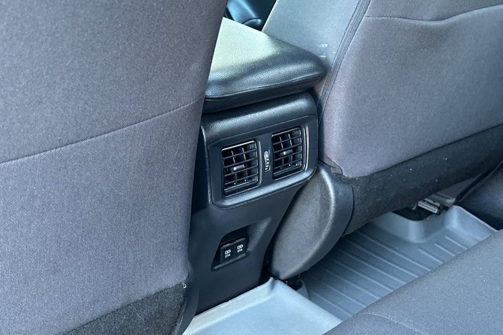 Thumbnail: 2021 Toyota RAV4 - 23