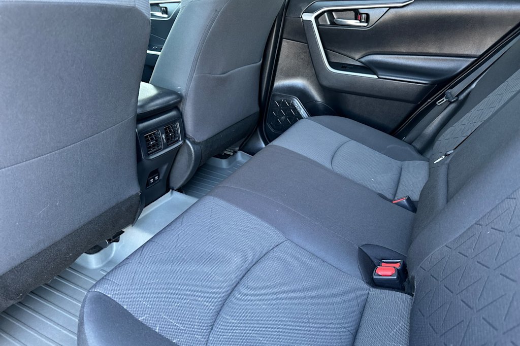 Thumbnail: 2021 Toyota RAV4 - 10