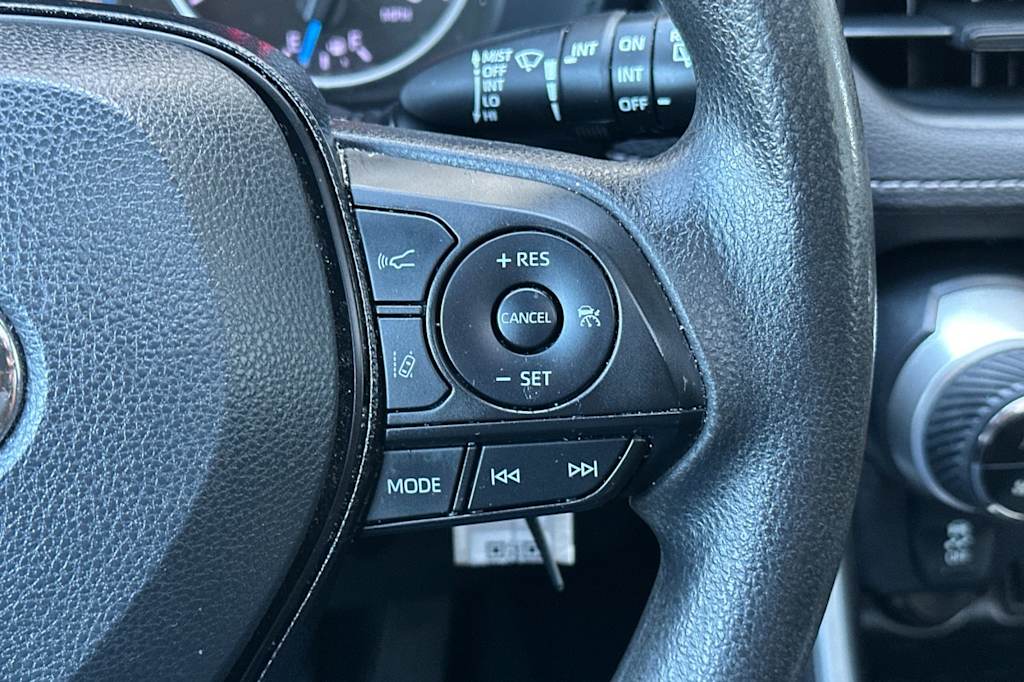 Thumbnail: 2021 Toyota RAV4 - 31