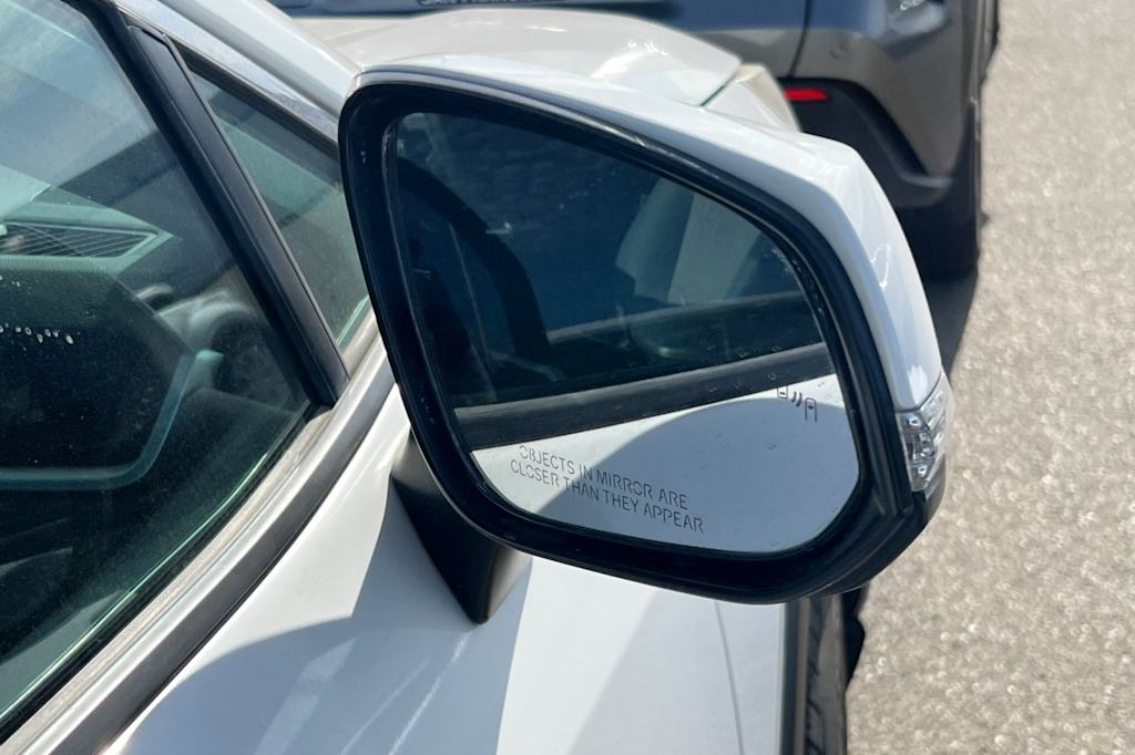 Thumbnail: 2019 Toyota RAV4 - 17