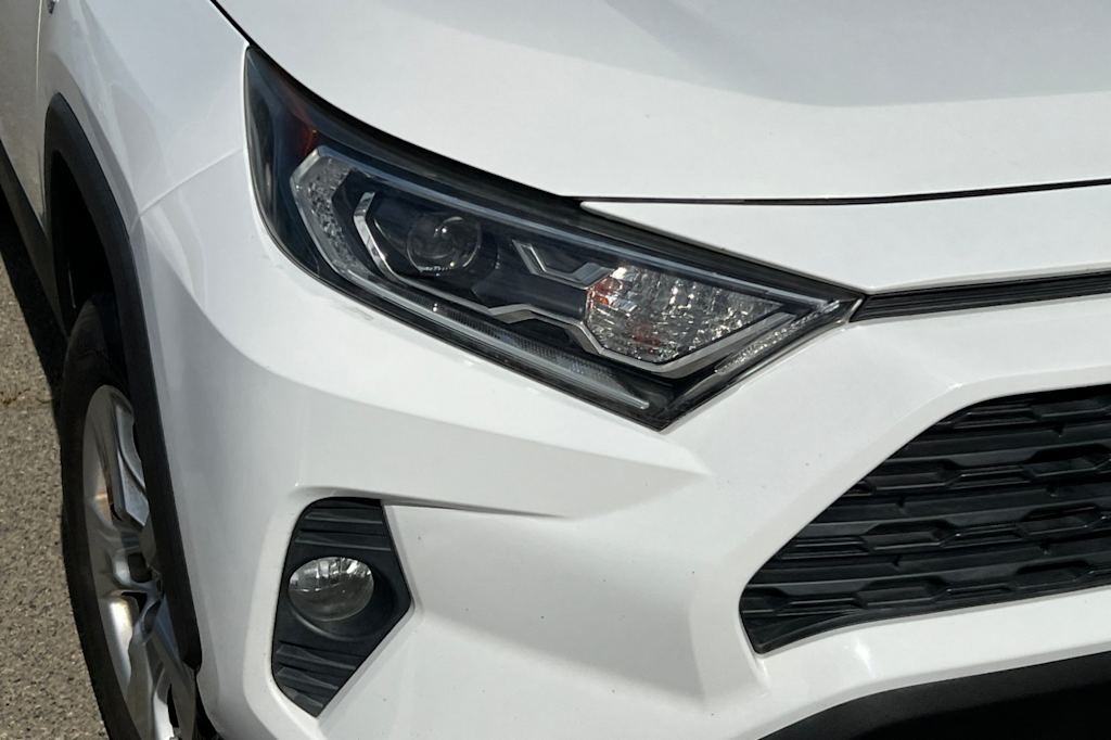 Thumbnail: 2019 Toyota RAV4 - 16