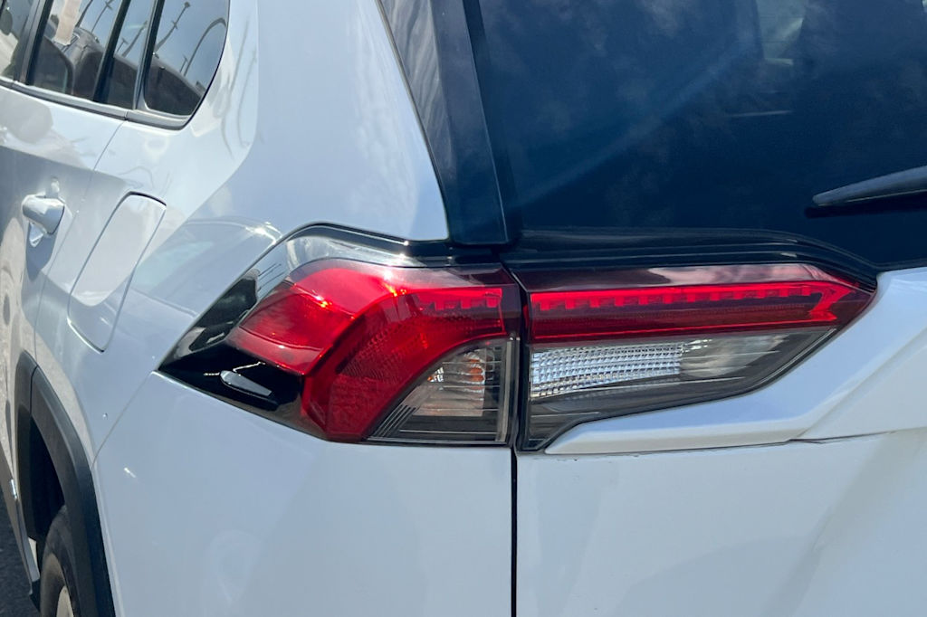 Thumbnail: 2019 Toyota RAV4 - 21